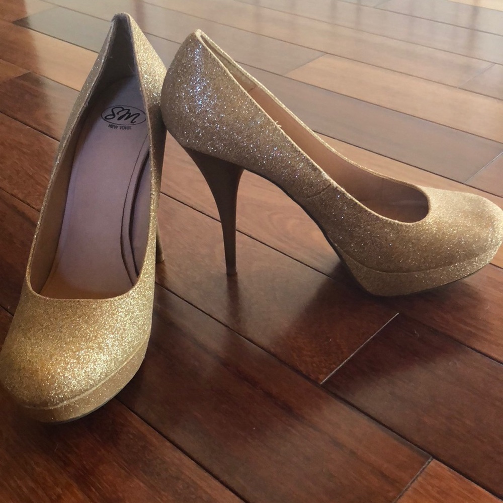 NWOT! Never worn Gold Steve Madden heels